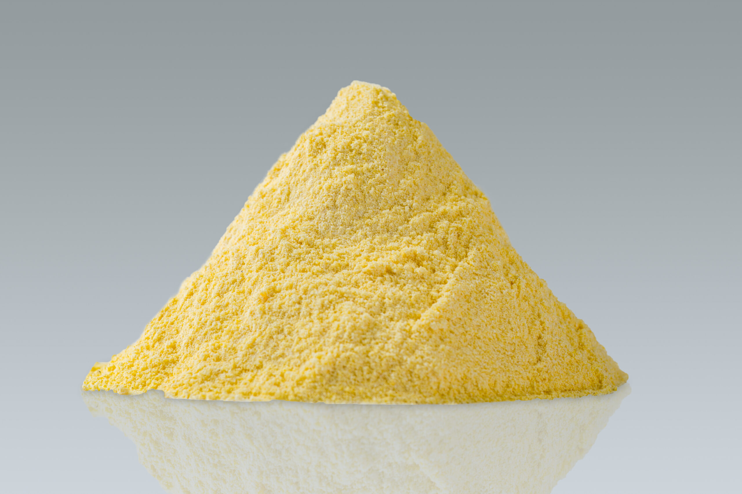 Sac de farine de maïs jaune de qualité industrielle pour l'agroalimentaire.